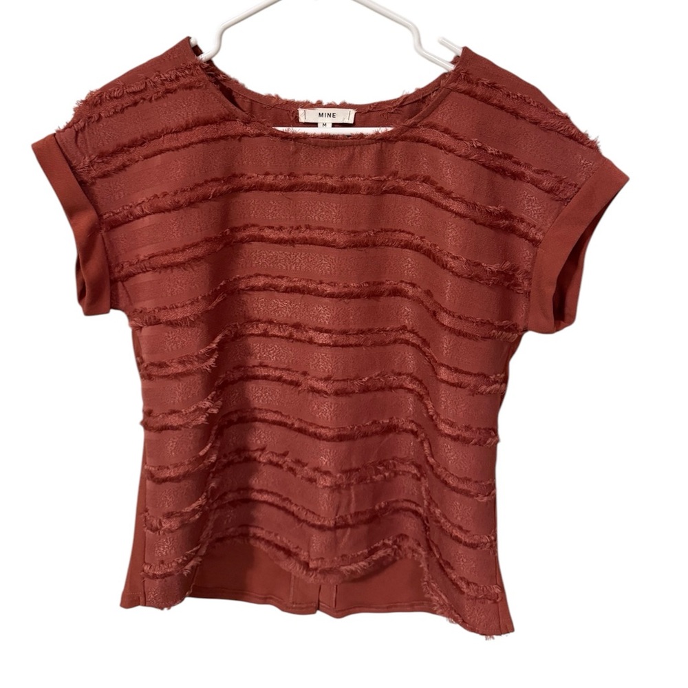 Dark pink/orangey Tee with fuzzy stripes and button up back